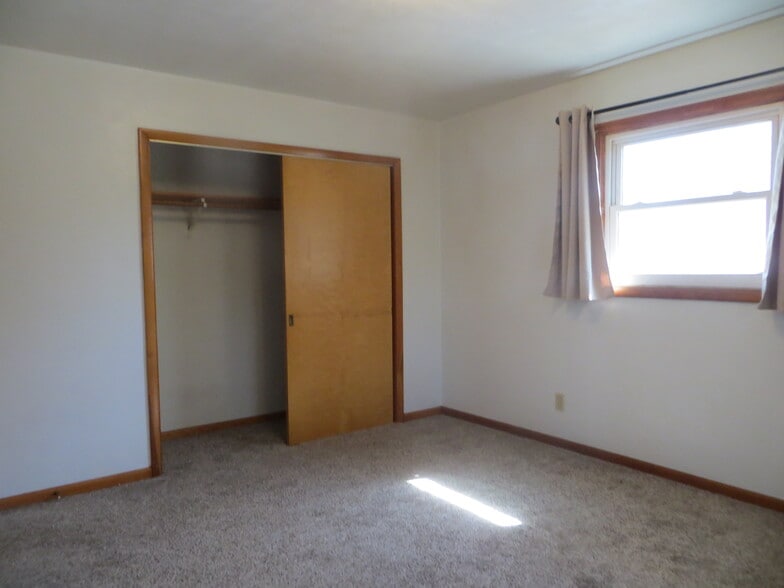 Building Photo - 1107 W Maple Ave S