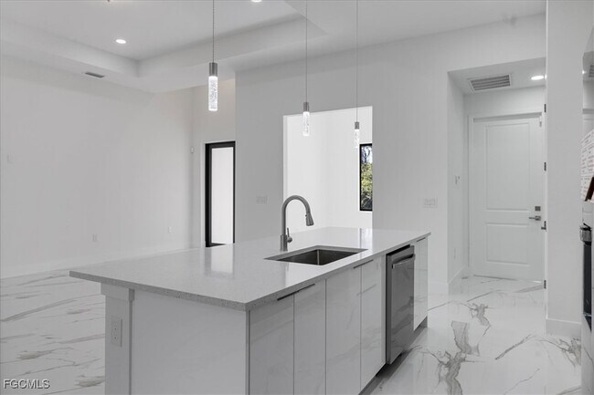 Building Photo - 875 Kidvale St