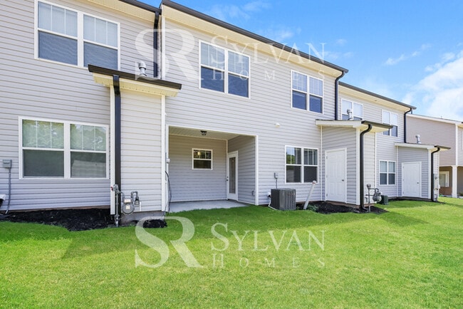 Building Photo - Enjoy living the good life in this 3 bedroom, 2.5 bathroom townhome