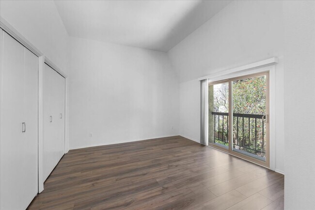 Building Photo - 11260 Overland Ave