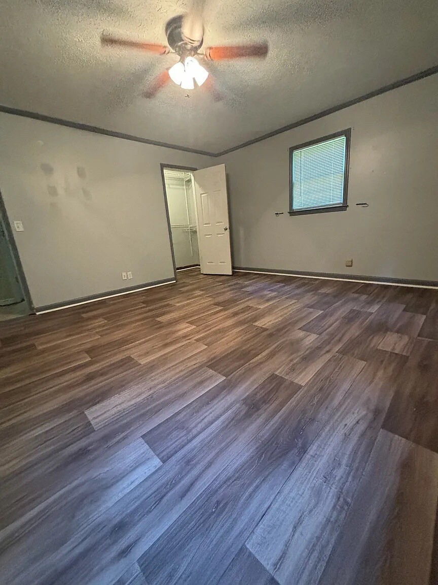 Building Photo - Room in House on Jacee Cir