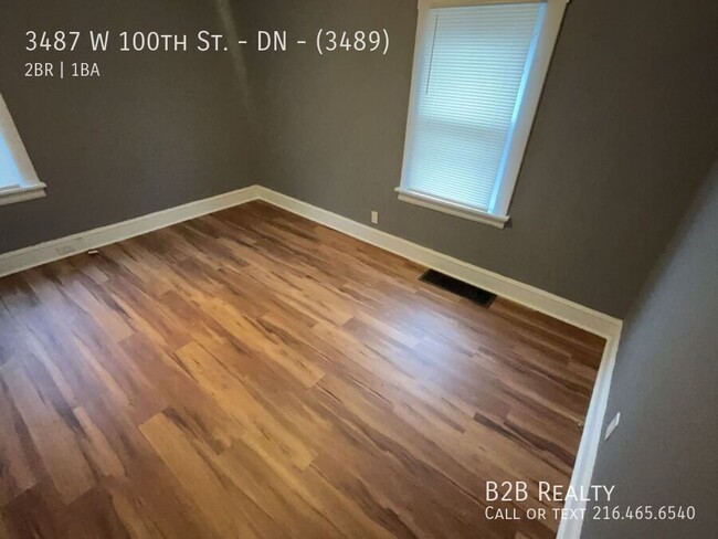 Building Photo - Spacious Two-Bedroom Unit in a Charming Mu...