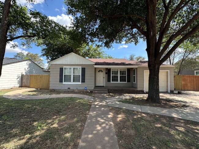 Building Photo - First Months Free! Four Bedroom in Tech Te...