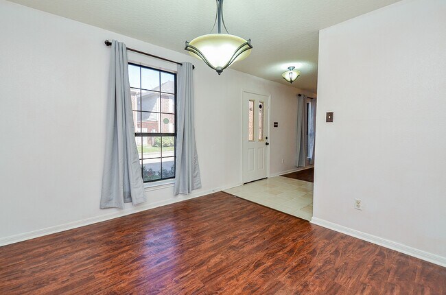 Building Photo - 13837 Purplemartin St
