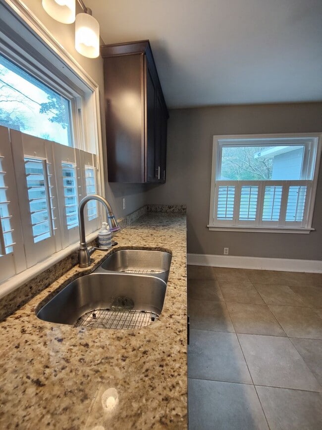 Building Photo - 3BD/2BA with a FLEX ROOM HOUSE IN WEST ASHLEY- Available June 1, 2026!