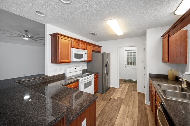 Building Photo - 7684 Avery Ln