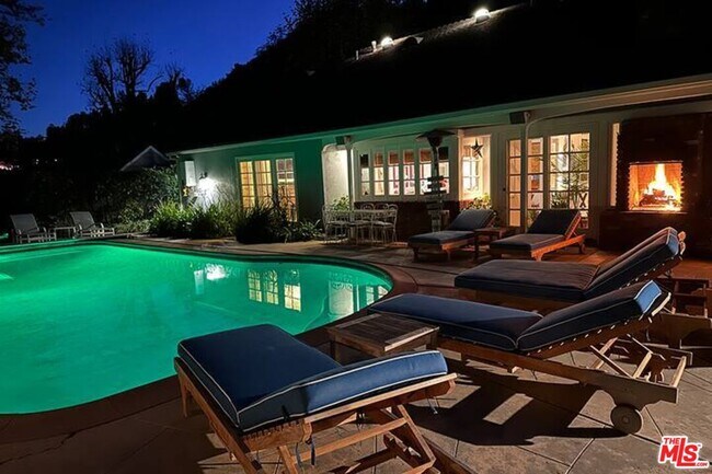 Building Photo - 1456 Roscomare Rd