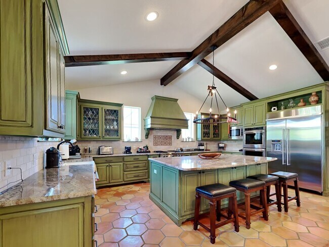 Building Photo - Experience Resort-Style Living in the Prestigious Gated Community of Bella Flora.