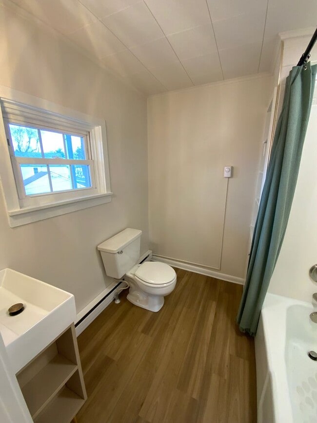 Building Photo - 146 N Cedar St