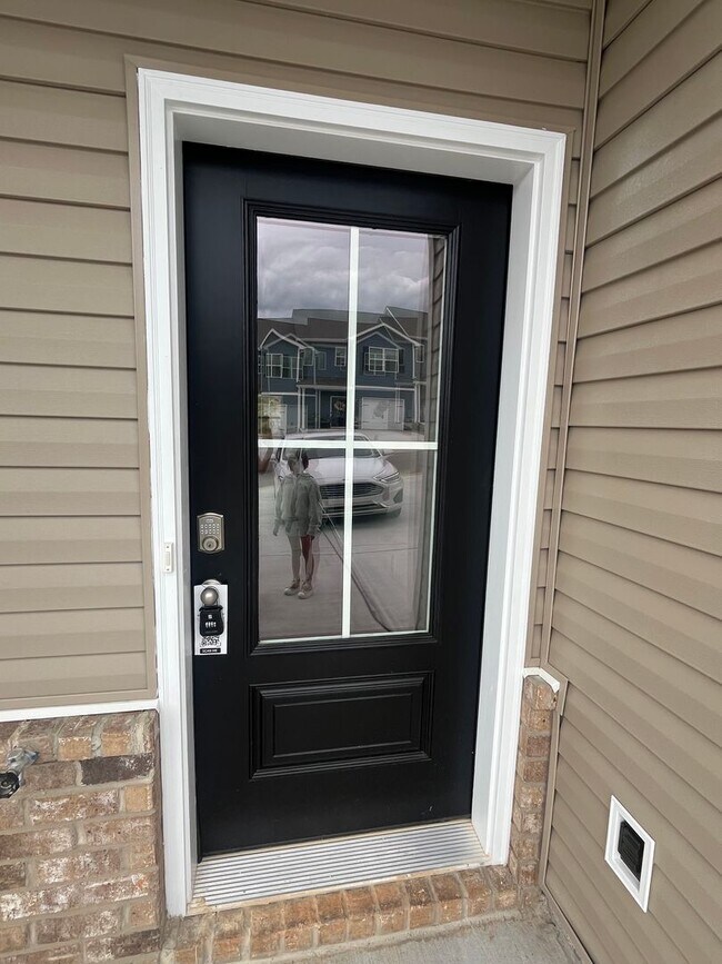 Building Photo - Brand New Townhome – Modern Comfort & Conv...