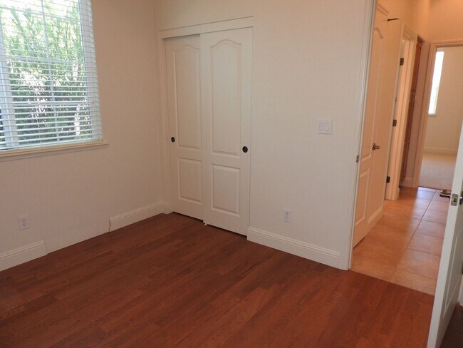 Building Photo - Empire Ranch!!