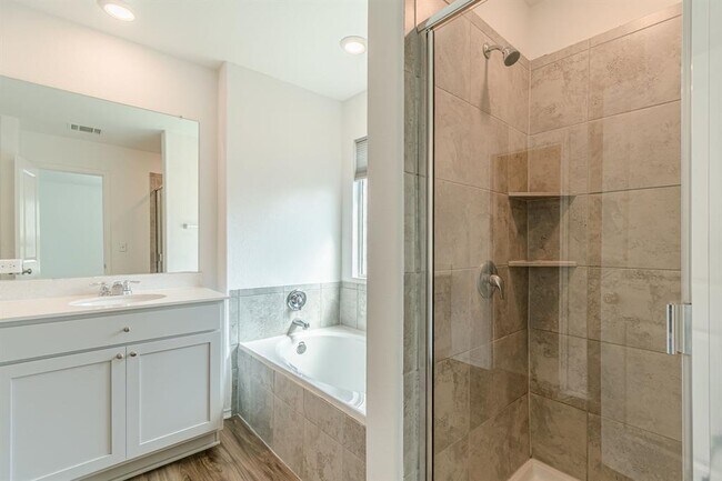 Building Photo - 341 Escondido Cir