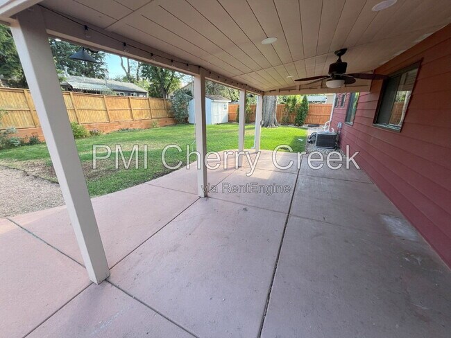 Building Photo - 3000 S Holly Pl
