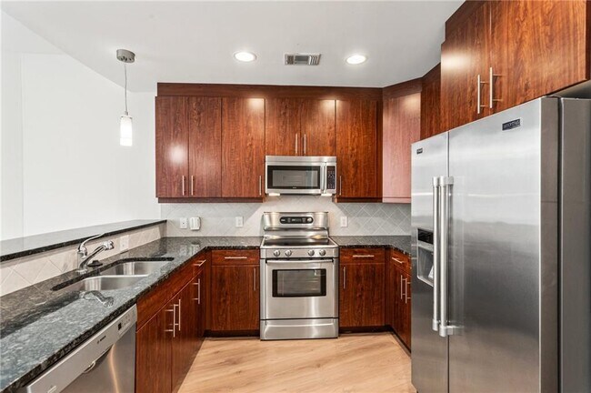 Building Photo - 1080 Peachtree St NE