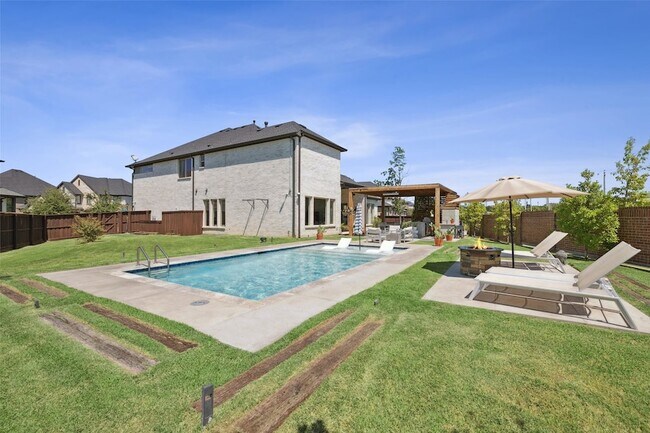 Building Photo - 5008 Statesman Ln