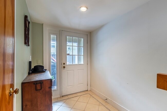 Building Photo - 54 Trowbridge St