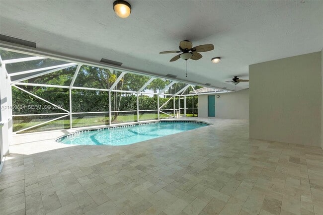 Building Photo - 10425 NW 48th Manor