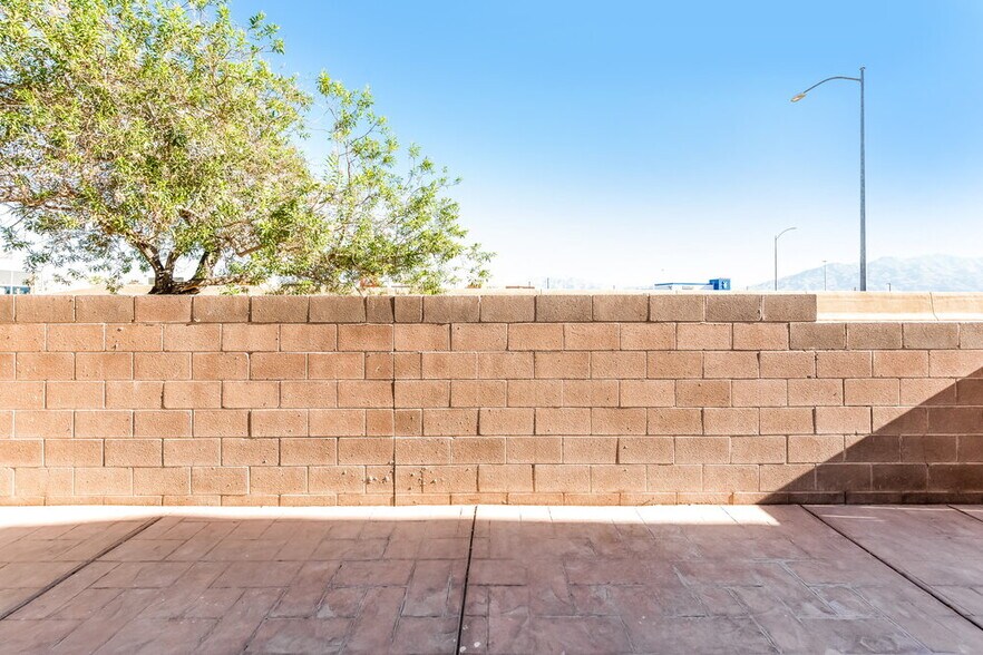 Building Photo - 9470 Diamond Bridge Ave