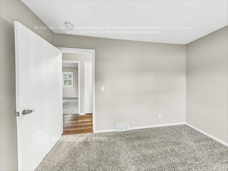 Building Photo - 224 Oak Park Dr NE
