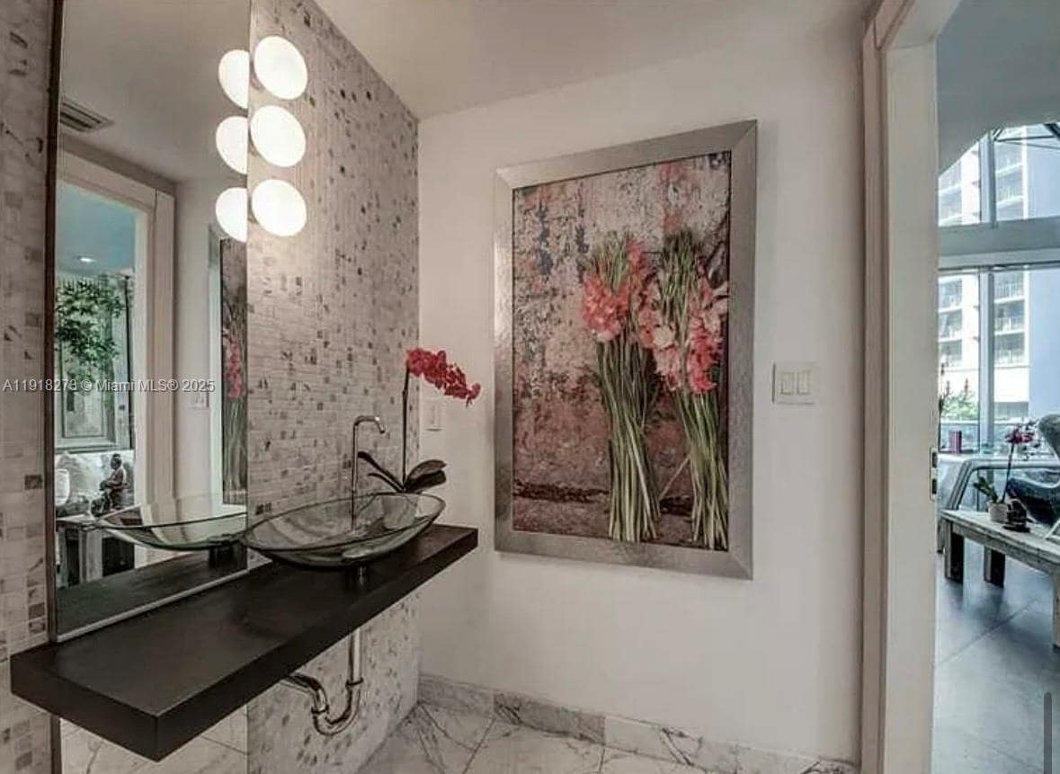 Building Photo - 200 Biscayne Boulevard Way