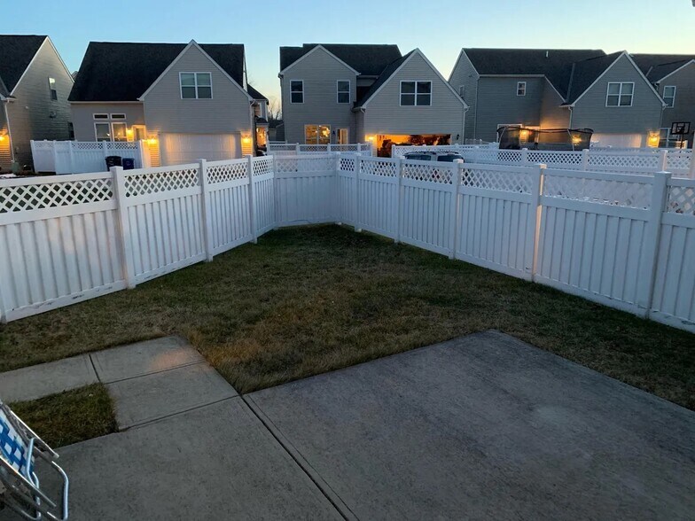 Building Photo - 7873 Waggoner Trace Dr