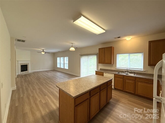 Building Photo - 1207 Jade Glen Dr