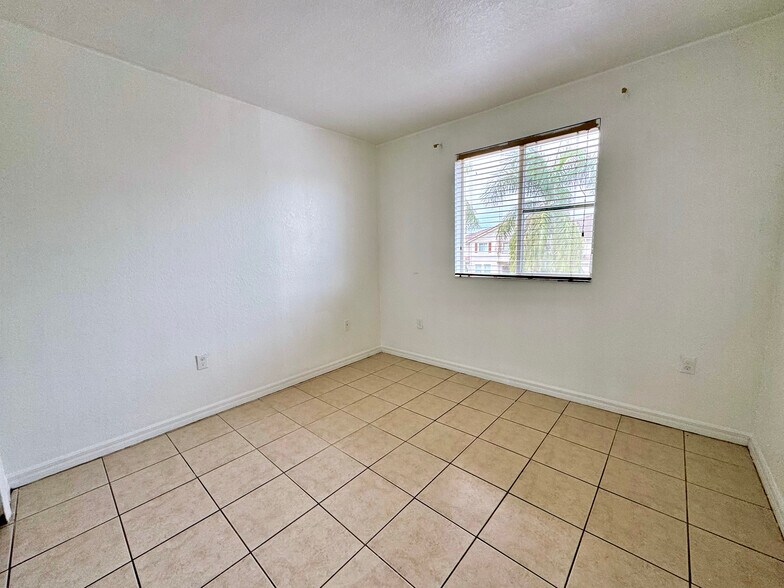 Building Photo - 8886 W Flagler St