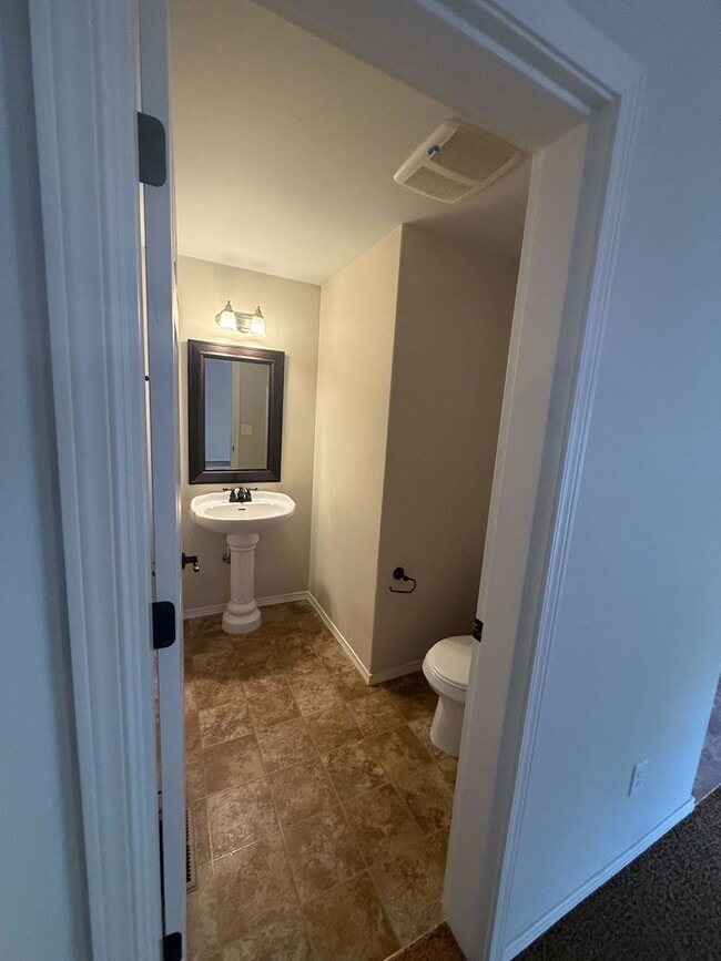 Building Photo - Gorgeous 3B/2.5Ba Home in Battle Ground! Close to Shopping & More!