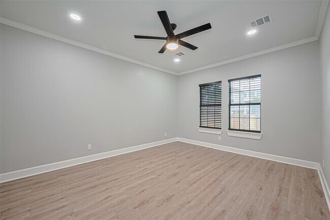 Building Photo - 1205 E 27th St