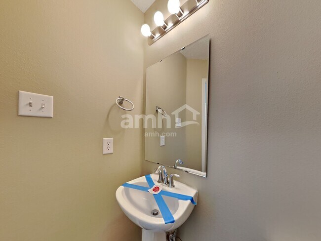Building Photo - 10914 Cyrus Dr