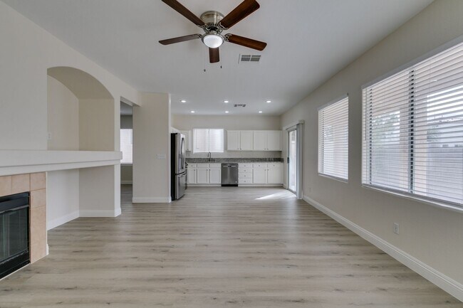 Building Photo - Charming 4 Bedroom, 3 Bathroom Home Near S...