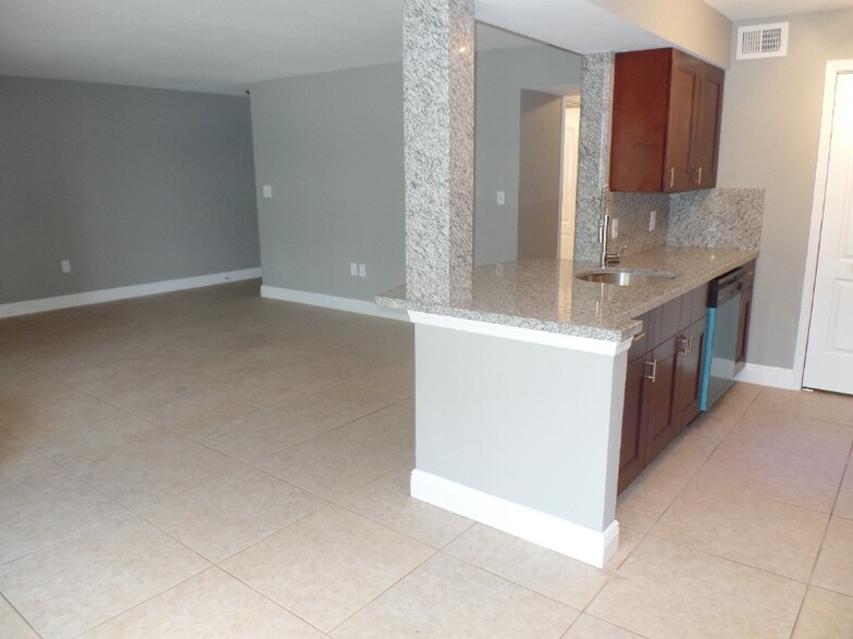 Primary Photo - 2341 NW 33rd St