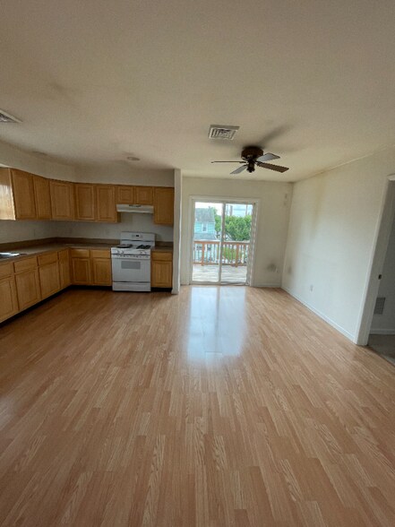 Building Photo - 302 Bartram Ave