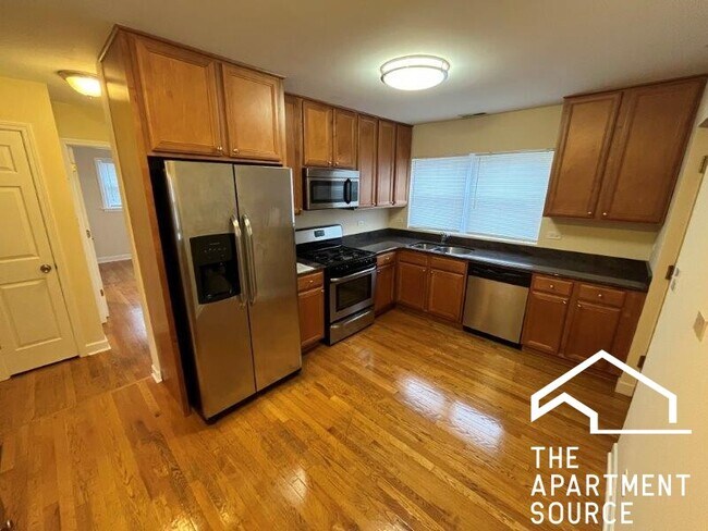Primary Photo - 8031 N Kenton Ave