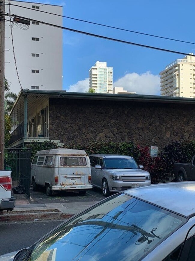 Building Photo - Waikiki Studio Unit - Electric, Water & Sewer included - Avail now!