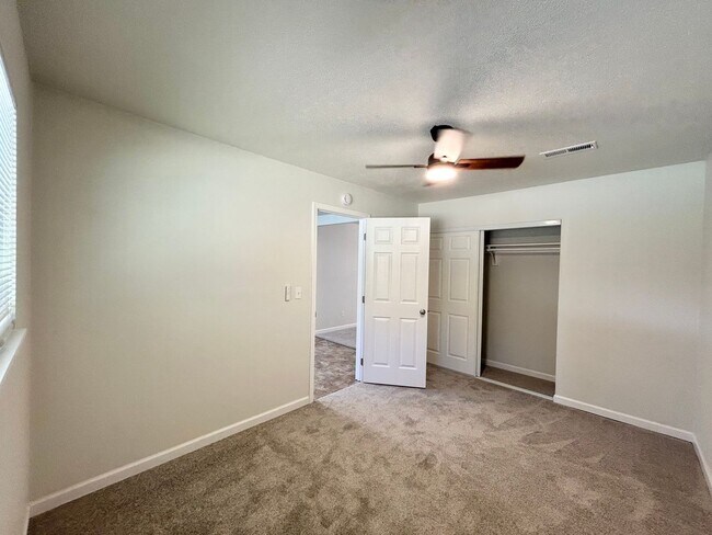 Building Photo - Freshly Updated 3 Bedroom Home with Garage, Fenced Yard & Covered Patio!
