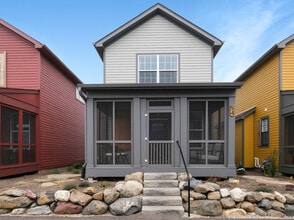 Building Photo - 100 Great Loop E Dr