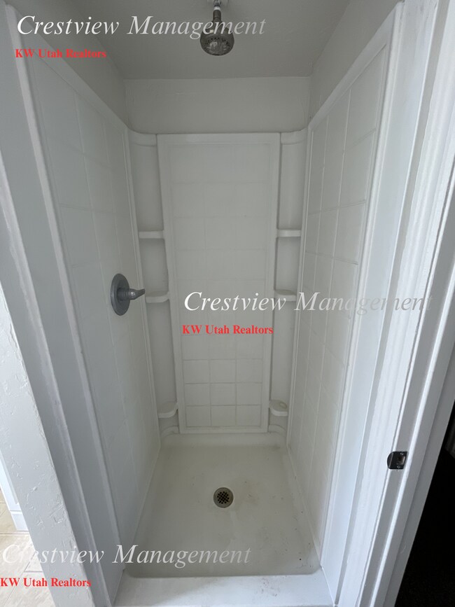 Building Photo - Spacious Home in Magna – Convenient Location!