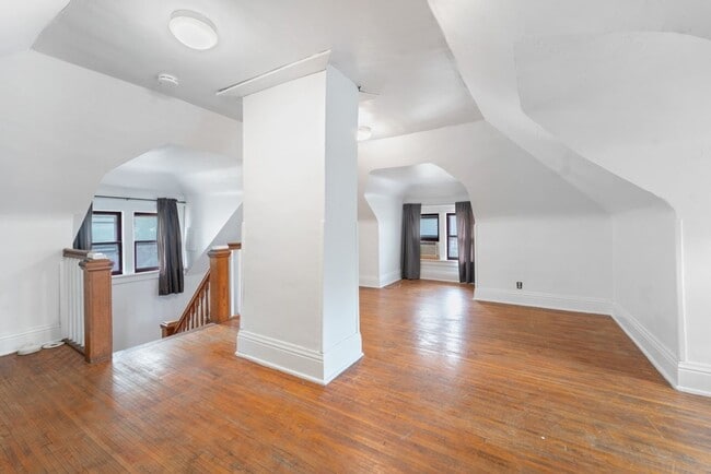 Building Photo - 513 W 22nd St