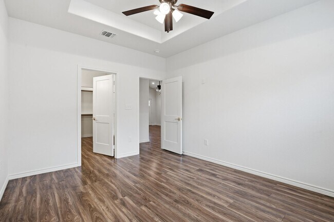 Building Photo - 5718 Barkridge Dr