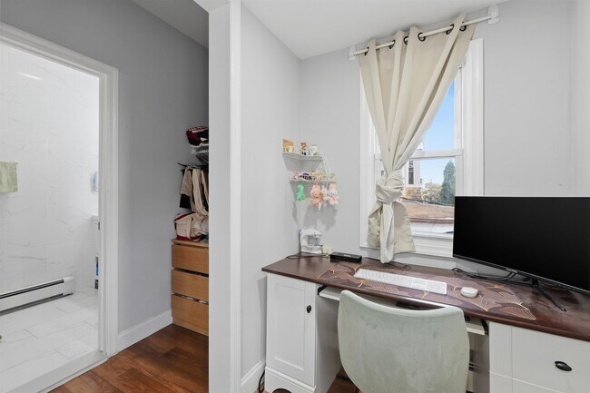 Building Photo - 17 Troy St