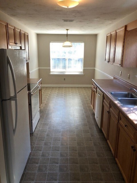 Building Photo - 8151 Charrington Forest Blvd