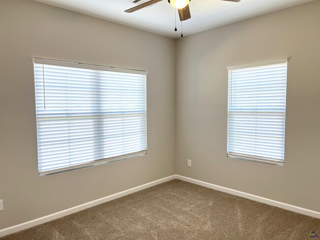 Building Photo - 99 Azalea Ave