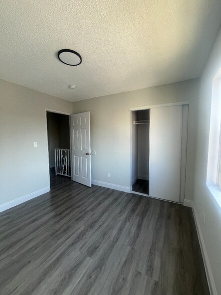 Building Photo - 1156 W 39th St