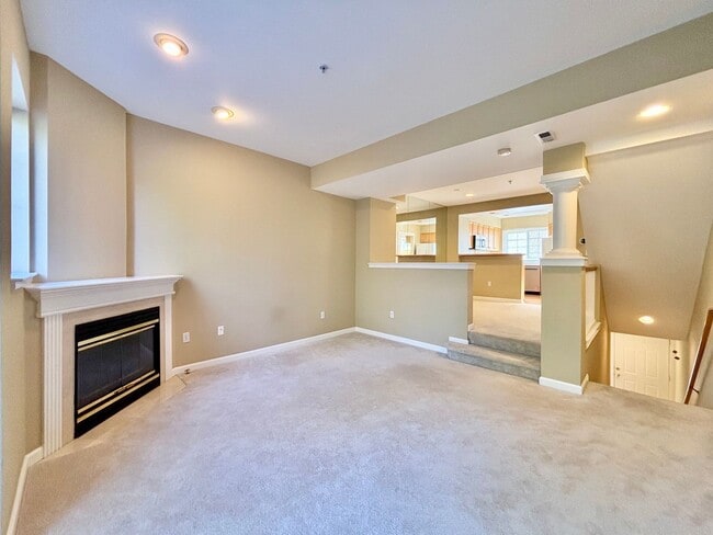 Building Photo - Beautiful 2bed townhome for rent in Bellevue