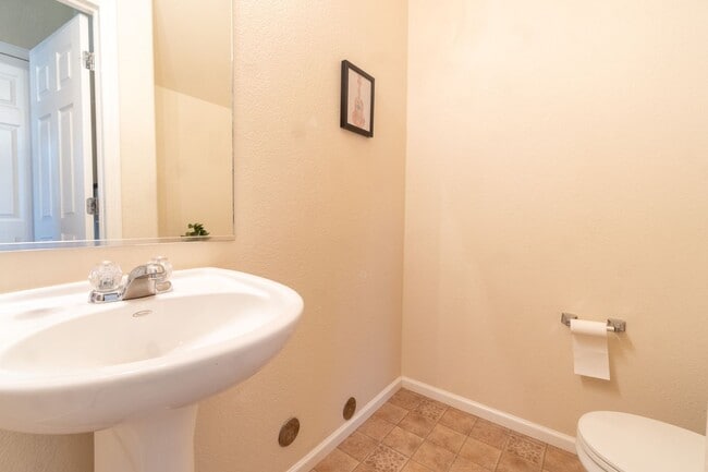 Building Photo - Obsidian View townhome for rent!