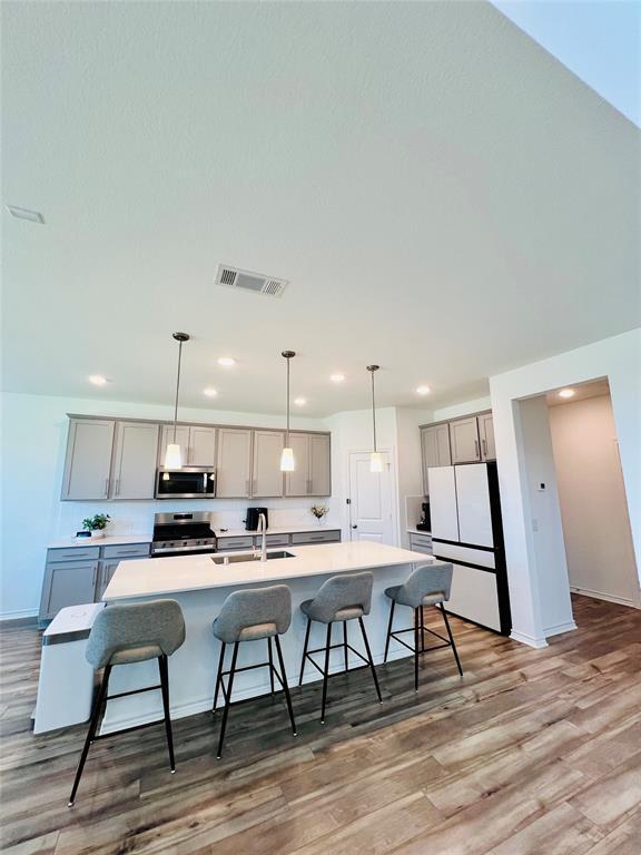 Building Photo - 15826 Dove Holw Dr