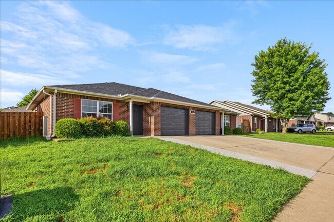 Building Photo - 3406 SW Landau Ct