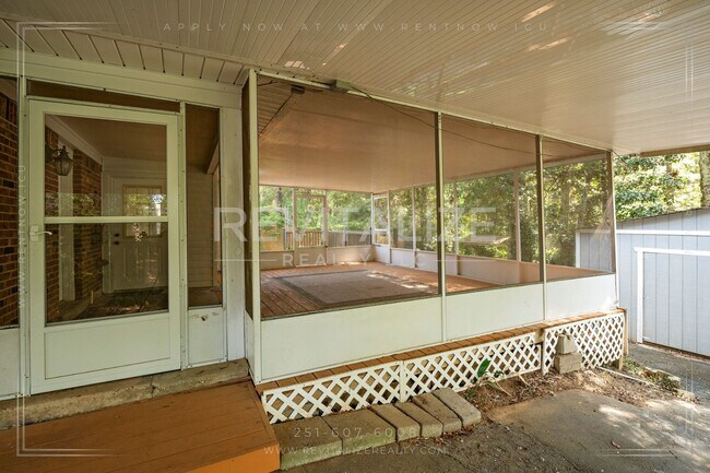 Building Photo - 3/2 Brick Home with Sunroom, Deck, and Car...