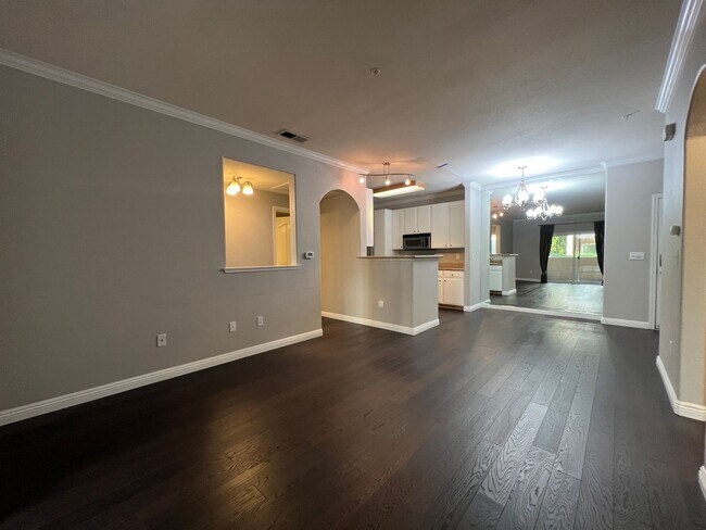 Building Photo - Villa Cortina Luxury Condo near Santana Ro...
